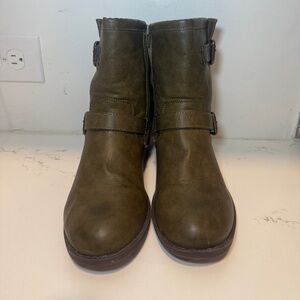 Hippie Laundry "Dani" Green Zip Buckle Short Biker Boots Women's Size 10 M